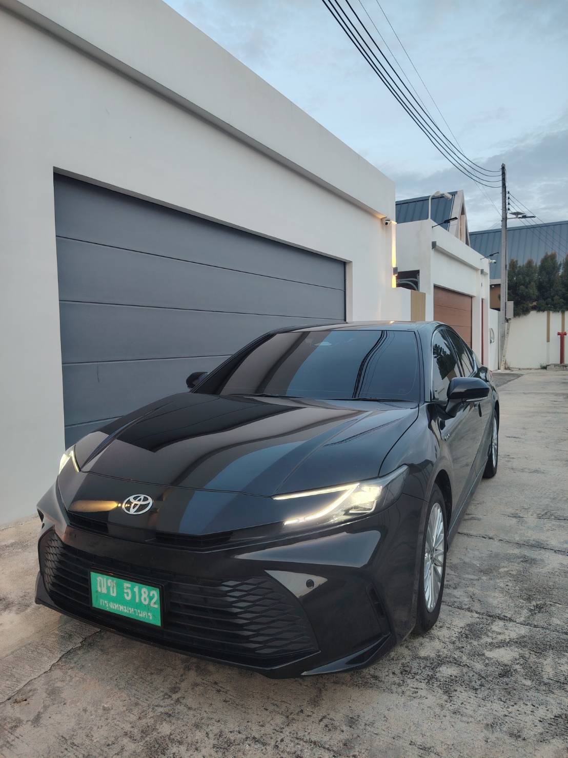Toyota Camry Hybrid 2024 — BAMBOO Taxi newest car