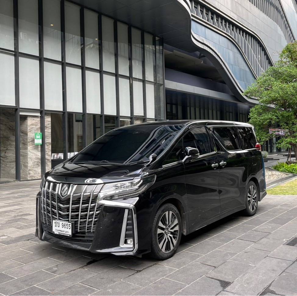 Toyota Alphard black VIP — BAMBOO Taxi premium